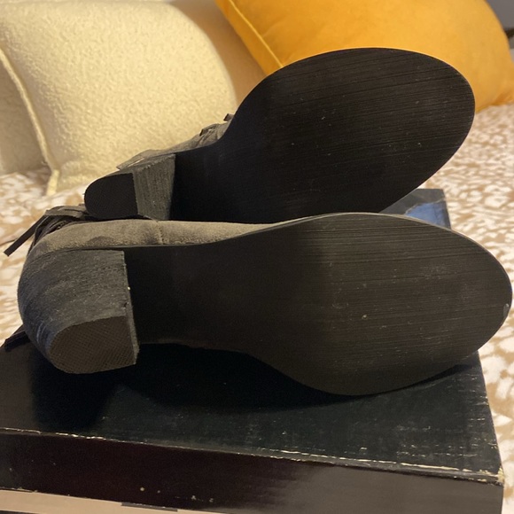 Gray heel boots - Picture 5 of 6